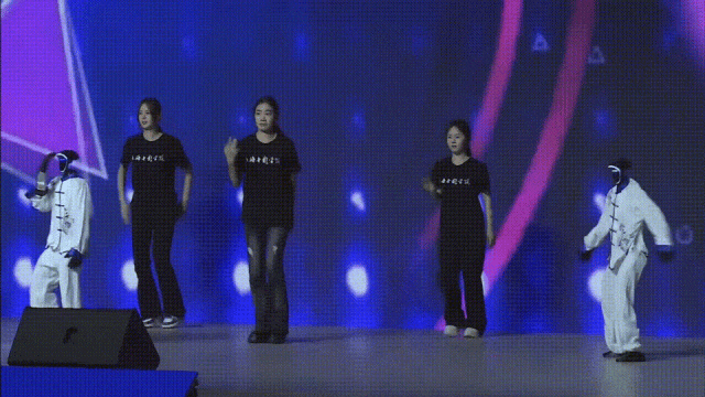 」中国机器人大军上岗！看呆歪果仁pg模拟器试玩硅谷还在「卷PPT(图8)